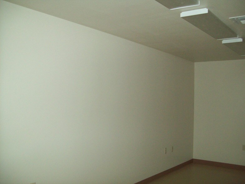 More Photos Of 4588 Old Troup Hwy, Tyler Showroom For Lease