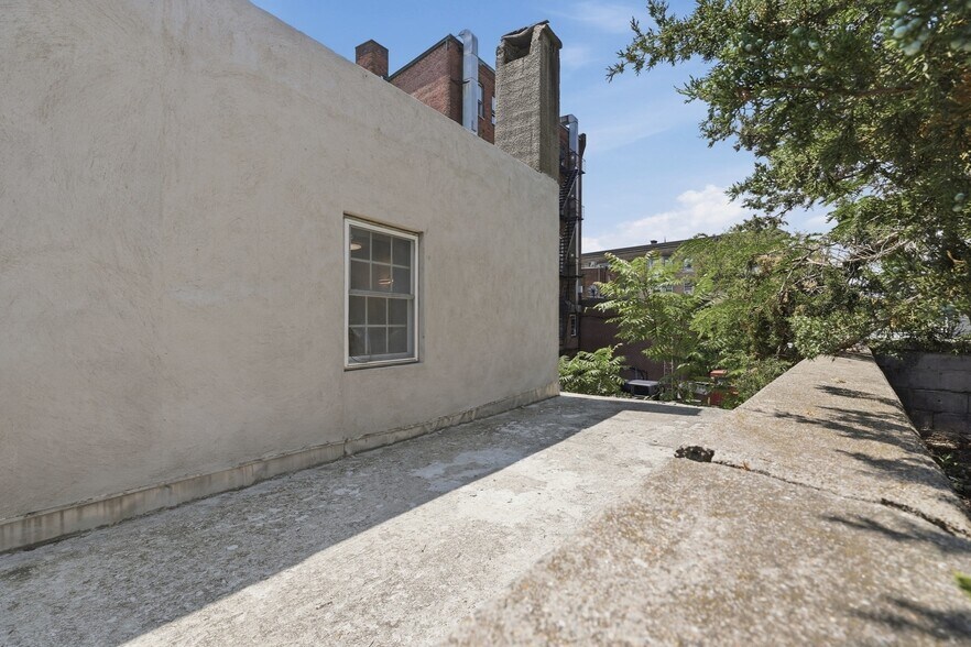 More Photos Of 649 Main St, Waltham Storefront For Sale