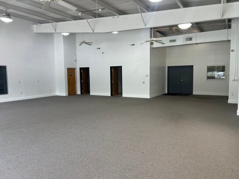 More Photos Of 4807 W Gate City Blvd, Greensboro Storefront For Lease
