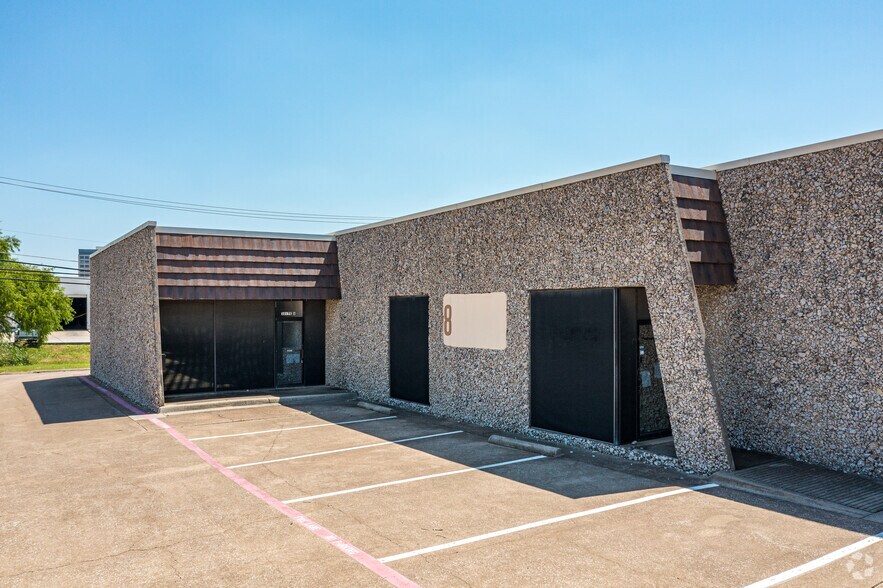 More Photos Of 1108-1110 Summit Ave, Plano Flex For Sale