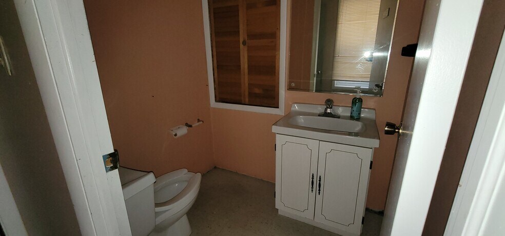 More Photos Of 52 S 6th St, Reading General Retail For Lease