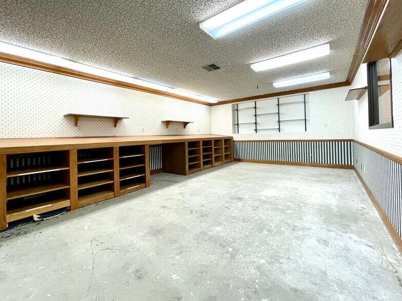 More Photos Of 11920 Goldring Rd, Arcadia Warehouse For Sale