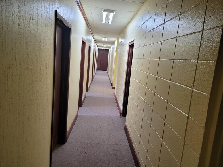 More Photos Of 2465 Commercial Park Dr, Mobile Office For Lease