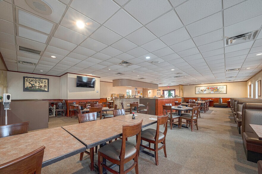 More Photos Of 1127 Marina Bay Dr, Kemah Restaurant For Sale