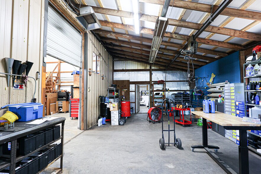 More Photos Of 430 US-62 E, Eddyville Auto Repair For Sale