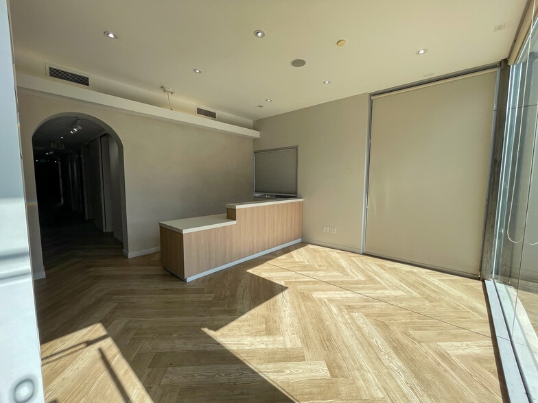 More Photos Of 8533-8539 Melrose Ave, Los Angeles Unknown For Lease