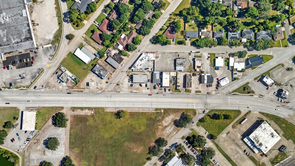 More Photos Of 1024 Decker Dr, Baytown General Retail For Sale