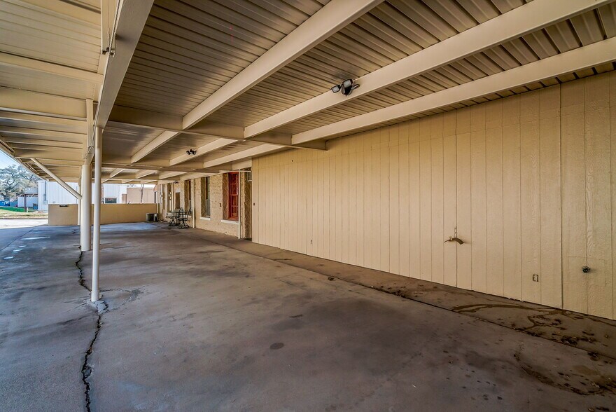 More Photos Of 200 E Blackjack St, Dublin Storefront Retail Residential For Sale