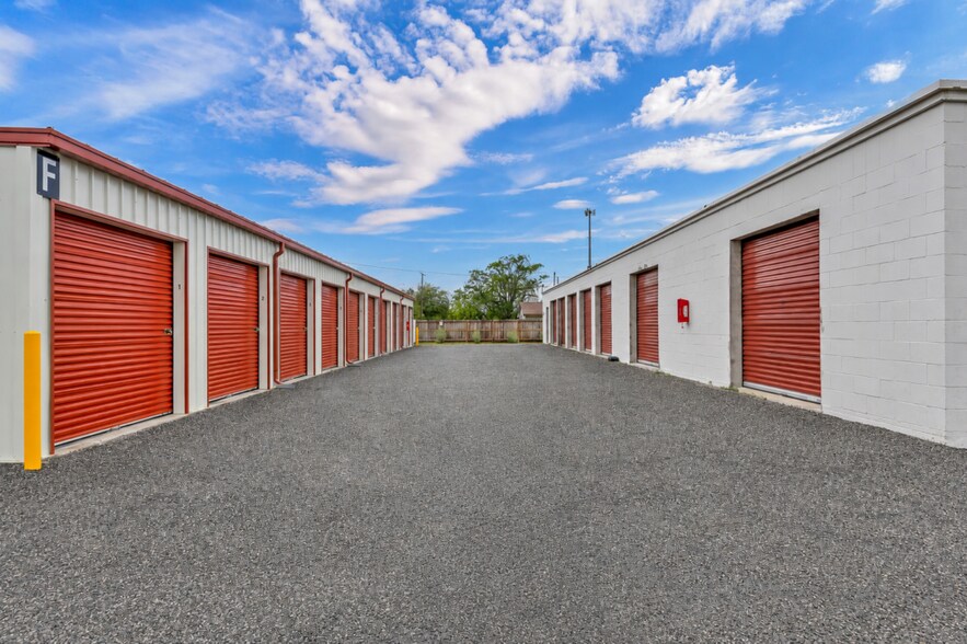 More Photos Of 1663 Moore Ave, Portland Self Storage For Sale