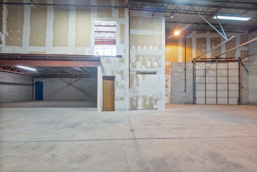 More Photos Of 403-409 Rue Saint-Roch, Montréal Warehouse For Lease