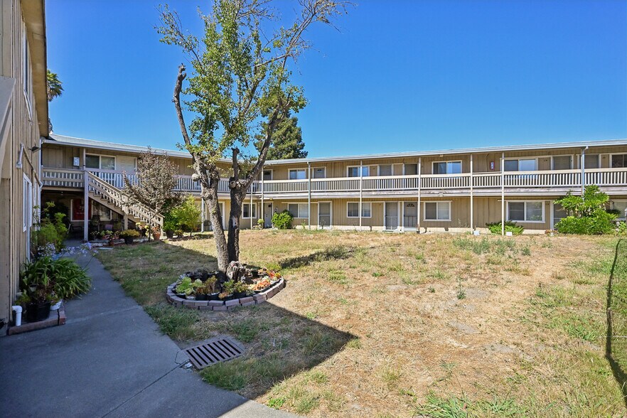 More Photos Of 7874-7890 Old Redwood Hwy, Cotati Apartments For Sale