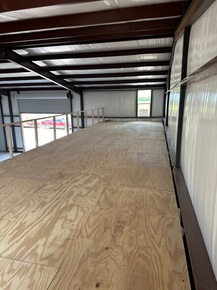 More Photos Of 4072 Old Lorena Rd, Lorena Light Manufacturing For Lease