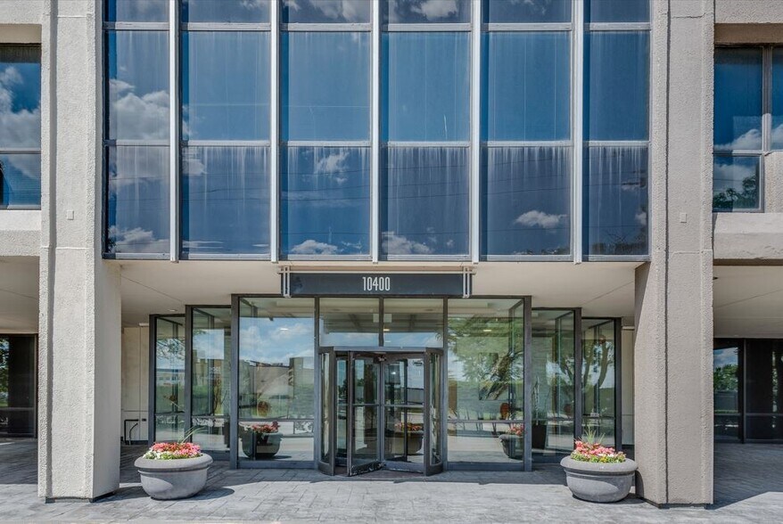 More Photos Of 10400 W Higgins Rd, Rosemont Office For Lease