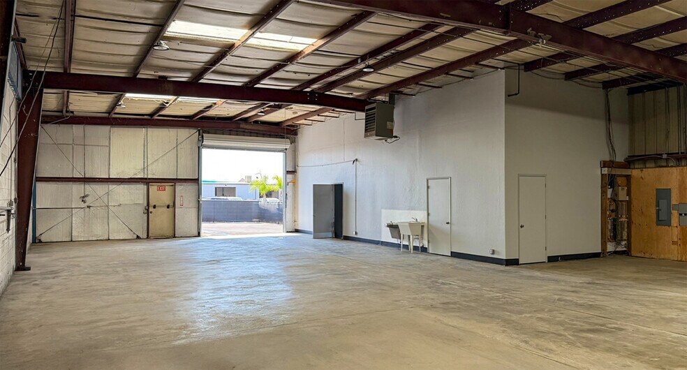 More Photos Of 4973 E Lansing Way, Fresno Warehouse For Lease