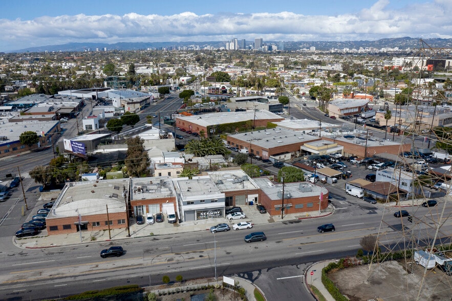 More Photos Of 2643 Fairfax Ave, Culver City Light Distribution For Lease
