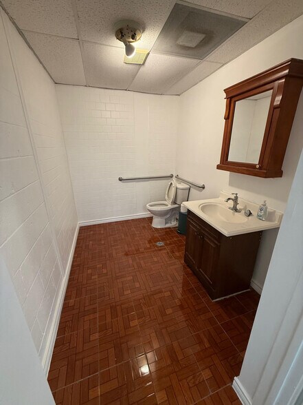 More Photos Of 1731 Bingle Rd, Houston Freestanding For Lease