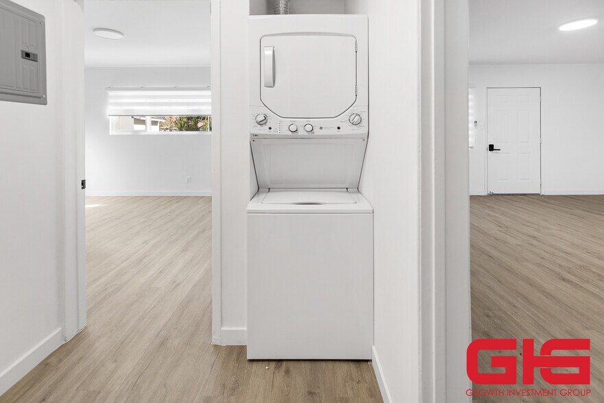 More Photos Of 1063 Justin Ave, Glendale Apartments For Sale