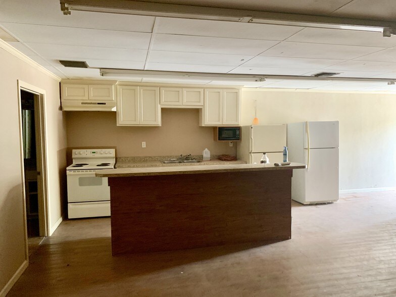 More Photos Of 501 Hereford Rd, Corpus Christi Manufacturing For Sale