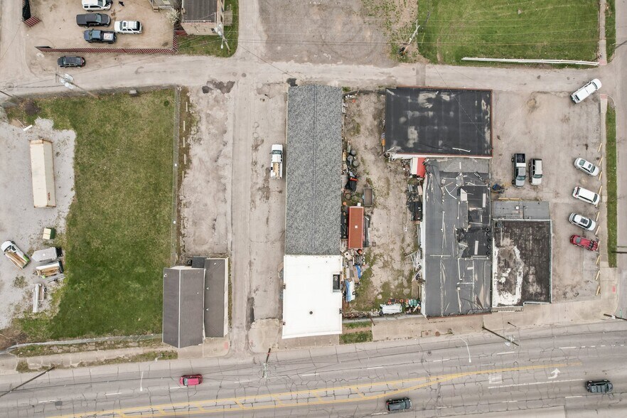 More Photos Of 1890 S High St, Columbus Light Distribution For Sale