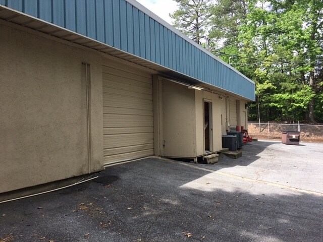More Photos Of 1080 N Cobb Pky, Marietta Freestanding For Lease