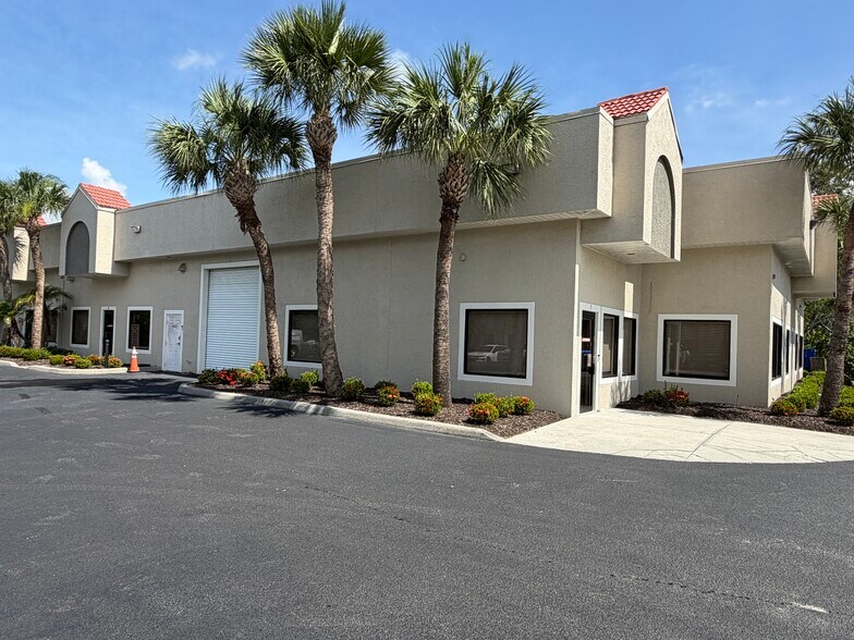 More Photos Of 13750 Treeline Ave S, Fort Myers Light Manufacturing For Lease