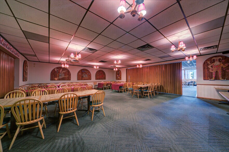 More Photos Of 1744 Biddle Ave, Wyandotte General Retail For Sale