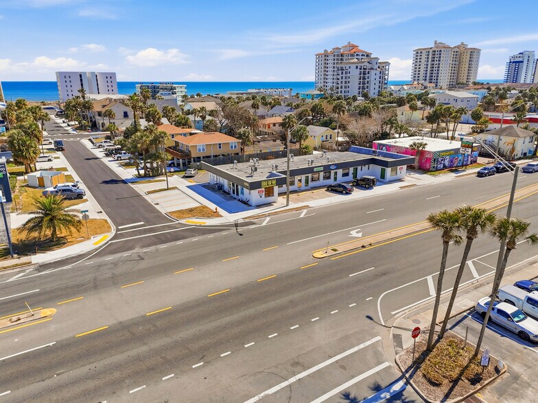 More Photos Of 711 S 3rd St, Jacksonville Beach Storefront Retail Office For Lease
