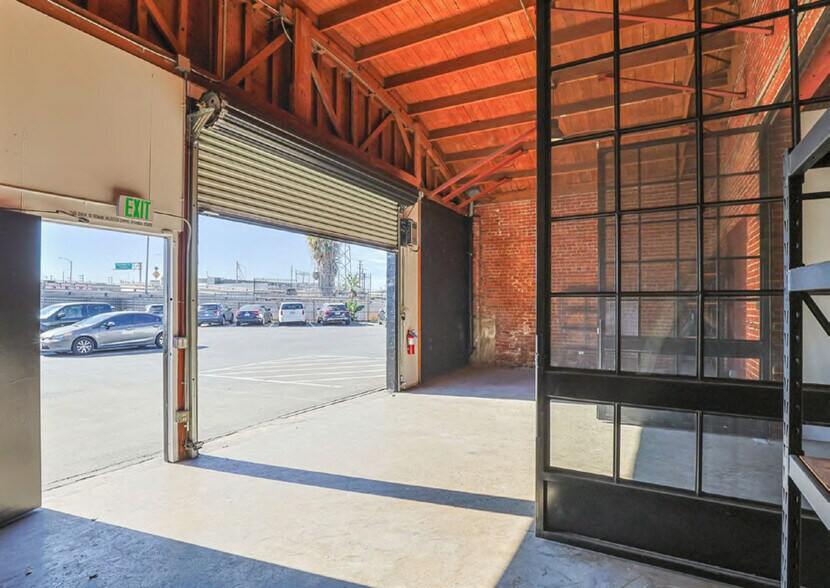 More Photos Of 2332 E 8th St, Los Angeles Warehouse For Lease
