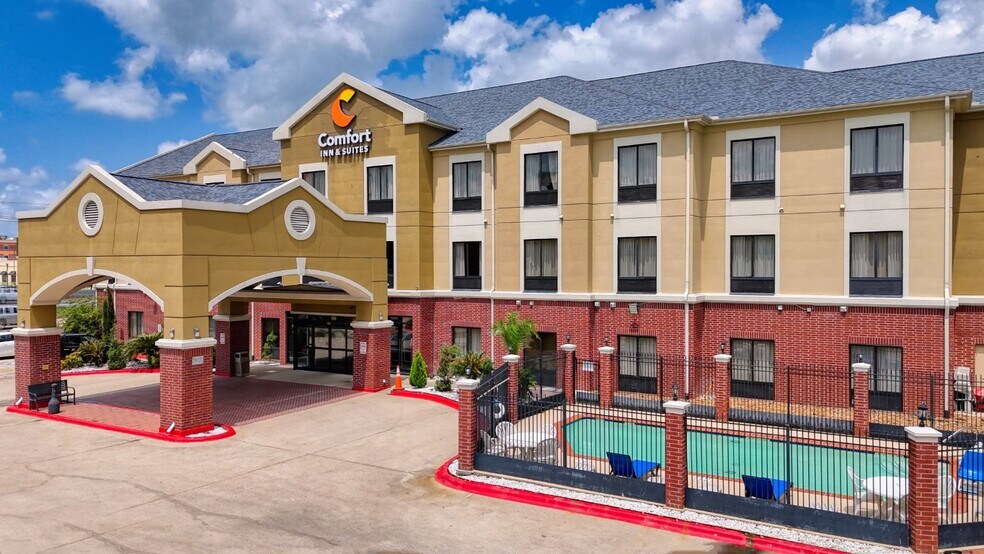 Primary Photo Of 7800 Memorial Blvd, Port Arthur Hotel For Sale