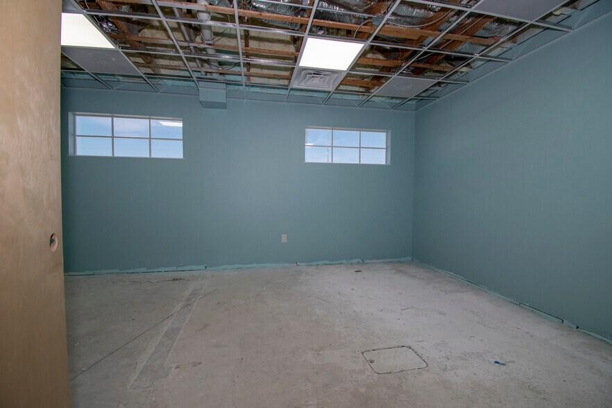 More Photos Of 4535 Tamiami Trl, Port Charlotte Office For Lease