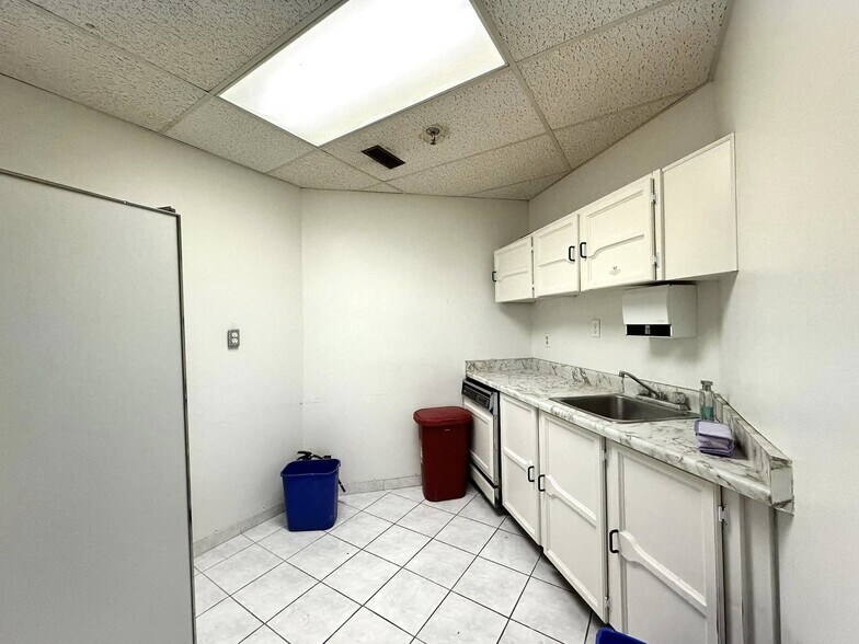 More Photos Of 400 Esna Park Dr, Markham Warehouse For Sale