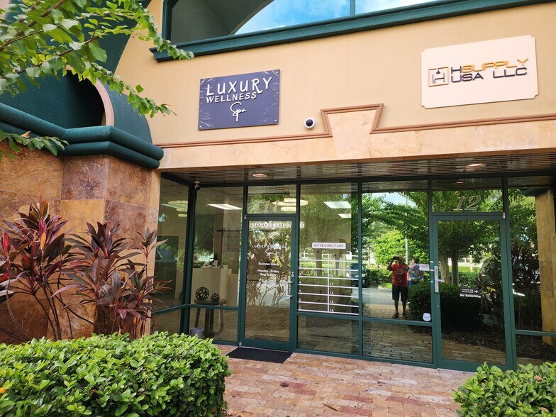 More Photos Of 6881 Kingspointe Pky, Orlando Business Park For Lease