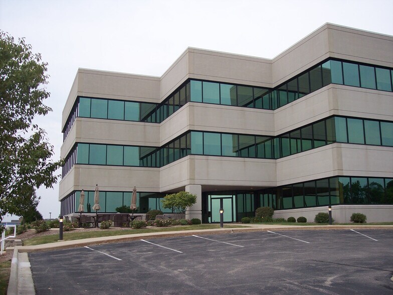 More Photos Of 251 Progress Way, Waunakee Office For Lease
