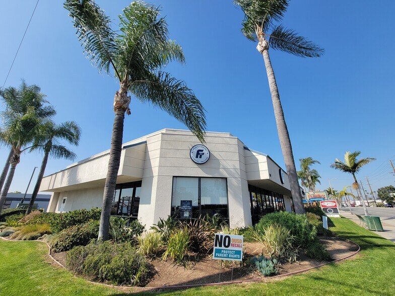 More Photos Of 502 N Tustin St, Orange Unknown For Lease