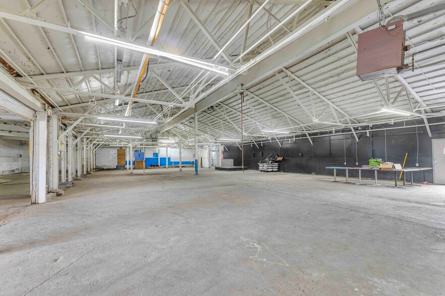 More Photos Of 7500 Bessemer Ave, Cleveland Manufacturing For Sale