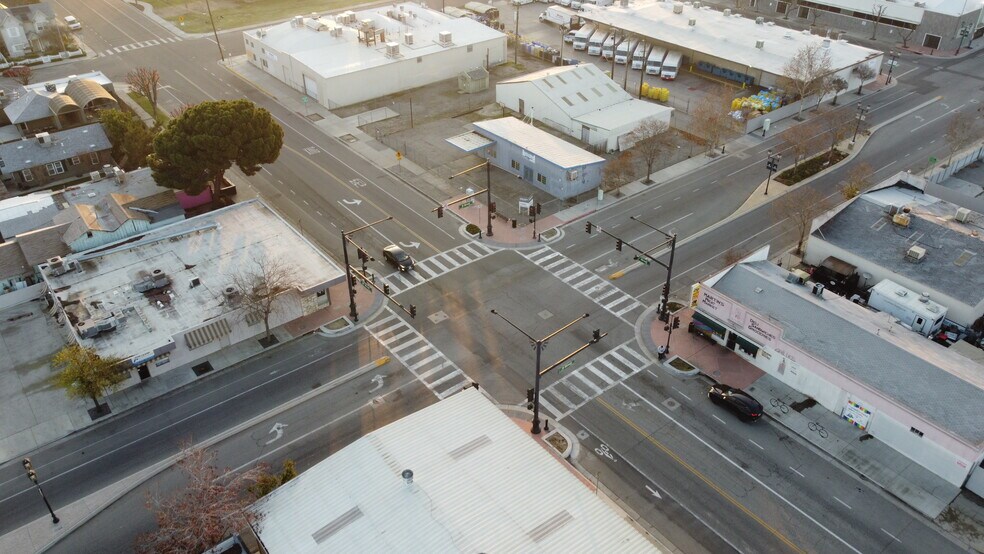 More Photos Of 2024 Q St, Bakersfield Unknown For Lease