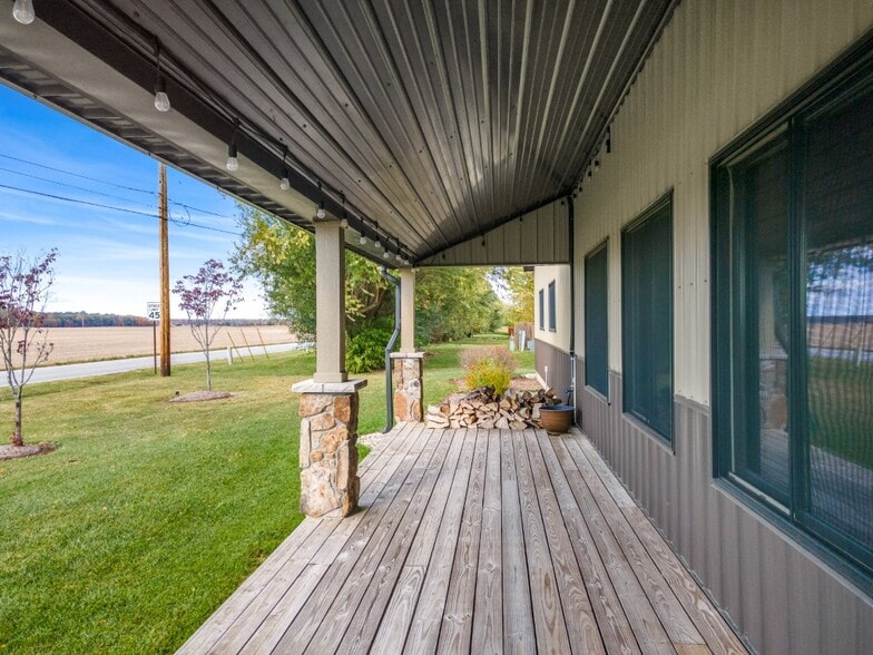 More Photos Of 15306 Covington Rd, Fort Wayne Flex For Sale