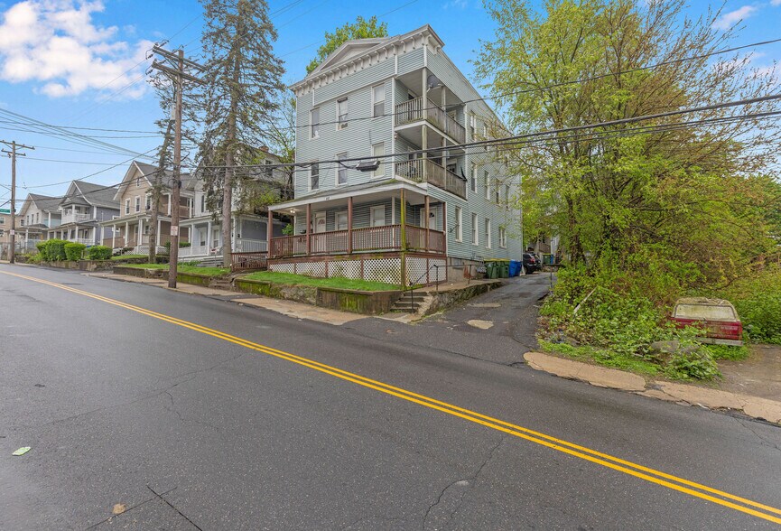 More Photos Of 46 Washington St, Waterbury Apartments For Sale
