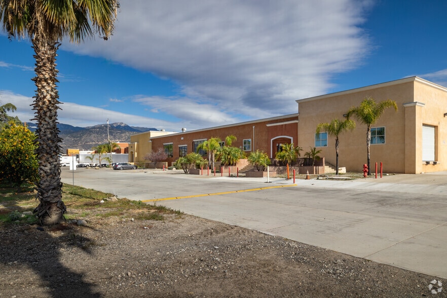 More Photos Of 9441-9477 N Opal Ave, Mentone Distribution For Lease