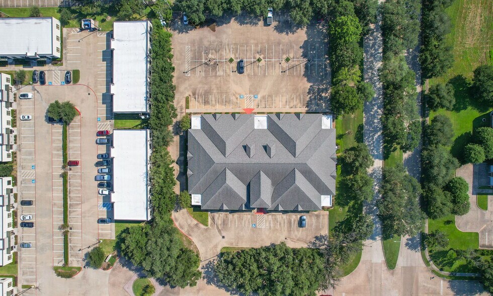 More Photos Of 12511 Emily Ct, Sugar Land Office For Sale