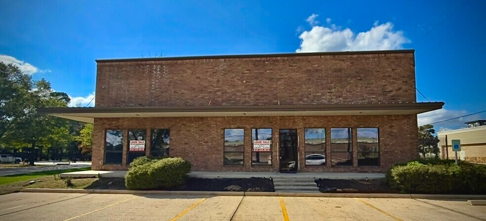 More Photos Of 21755 N I-45, Spring Showroom For Sale