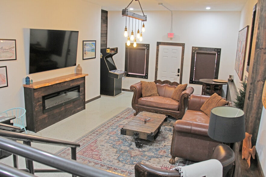 More Photos Of 98 Avenue A, Conroe General Retail For Lease