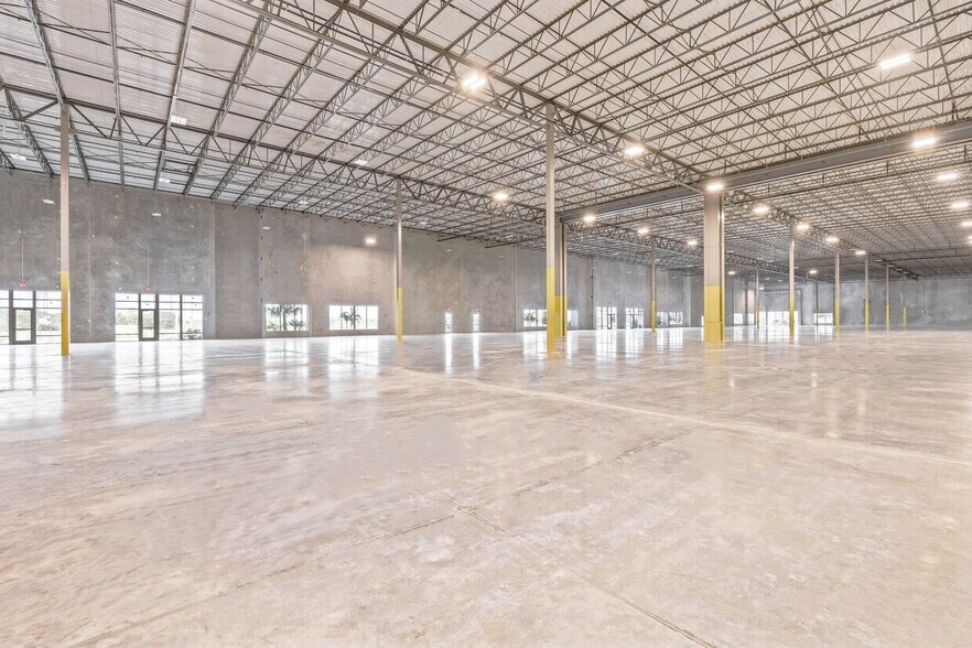 More Photos Of 17035 Persimmon Blvd W, Westlake Unknown For Lease