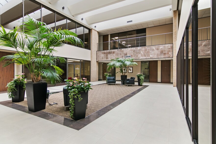 More Photos Of 14825 N St. Mary's Ln, Houston Office For Lease