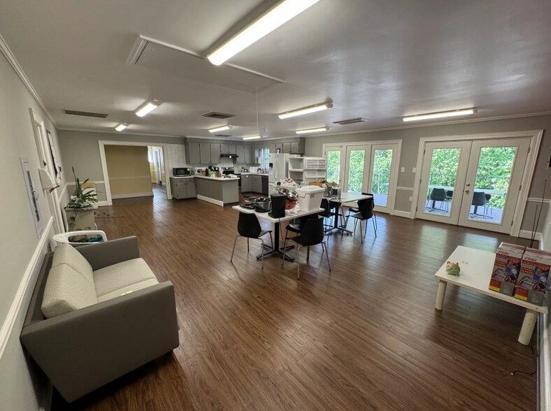 More Photos Of 9112 Virginia Ave, Bassett Office For Sale