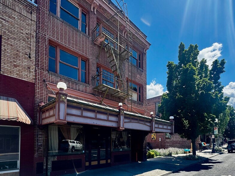 More Photos Of 1028 Main St, Klamath Falls Flex For Sale