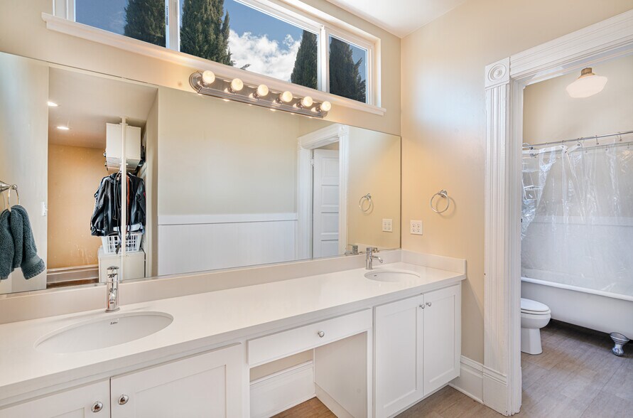 More Photos Of 418 Humboldt St, Santa Rosa Apartments For Sale