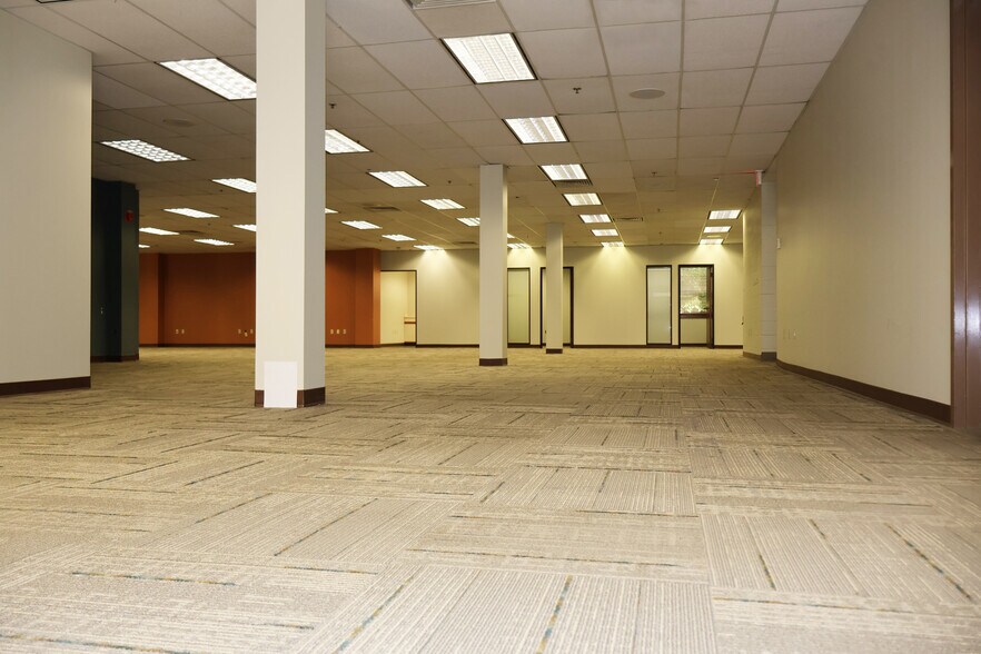 More Photos Of 1712 Magnavox Way, Fort Wayne Office For Lease
