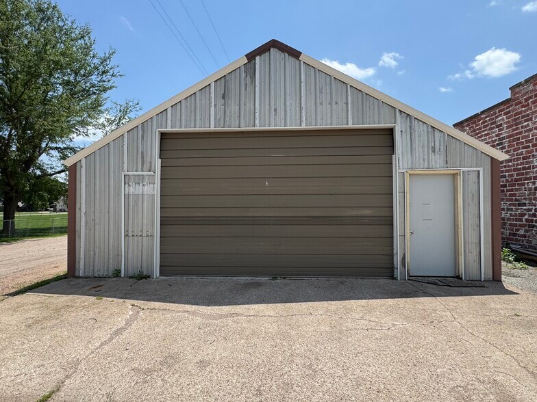 More Photos Of 214 Smith Ave, Kenesaw Warehouse For Sale
