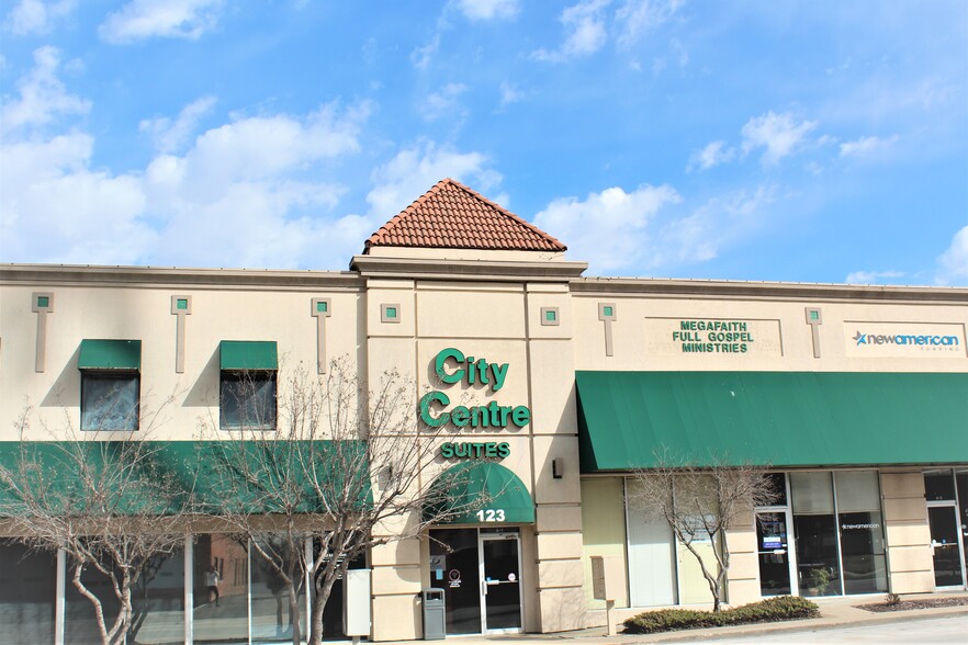 Primary Photo Of 123 E Gay St, Warrensburg Office For Lease